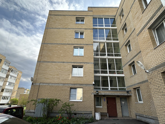 Продам трехкомнатную (3-комн.) квартиру, Гусарская ул, 4к10, Пушкин г
