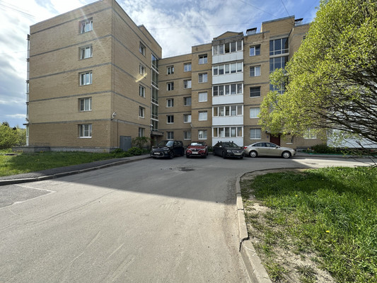 Продам трехкомнатную (3-комн.) квартиру, Гусарская ул, 4к10, Пушкин г