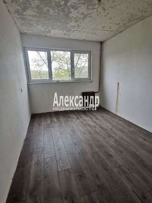 Продам трехкомнатную (3-комн.) квартиру, Пионерстроя ул, 18, Санкт-Петербург г