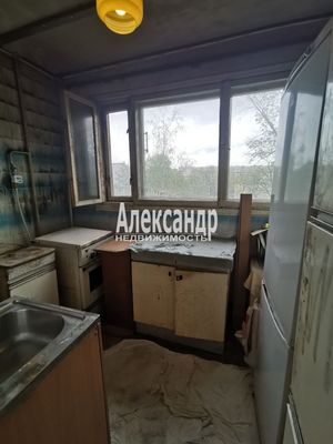 Продам трехкомнатную (3-комн.) квартиру, Пионерстроя ул, 18, Санкт-Петербург г