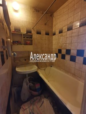 Продам трехкомнатную (3-комн.) квартиру, Пионерстроя ул, 18, Санкт-Петербург г