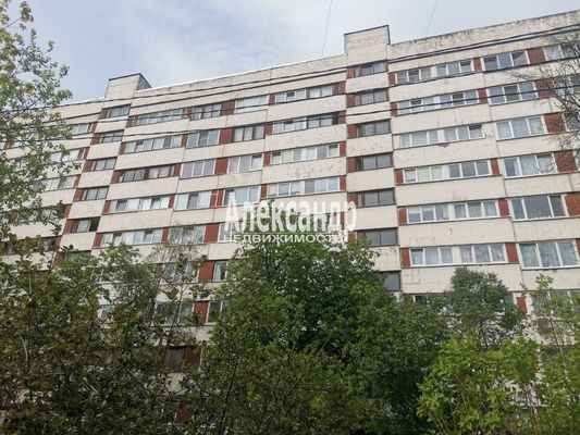 Продам трехкомнатную (3-комн.) квартиру, Пионерстроя ул, 18, Санкт-Петербург г