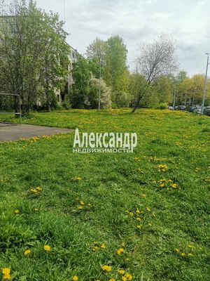 Продам трехкомнатную (3-комн.) квартиру, Пионерстроя ул, 18, Санкт-Петербург г