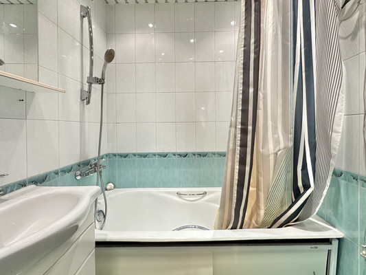 Продам двухкомнатную (2-комн.) квартиру, Шлиссельбургский пр-кт, 34к4, Санкт-Петербург г