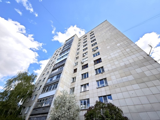Продам двухкомнатную (2-комн.) квартиру, Косарева ул, 11, Екатеринбург г