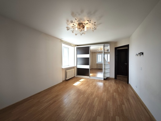 Продам двухкомнатную (2-комн.) квартиру, Косарева ул, 11, Екатеринбург г
