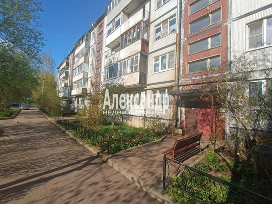 Продам трехкомнатную (3-комн.) квартиру, Кировские Дачи ул, 3А, Выборг г