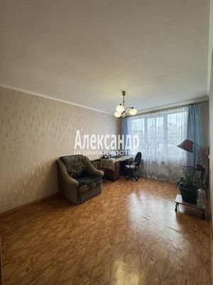 Продам многокомнатную квартиру, Товарищеский пр-кт, 8, Санкт-Петербург г