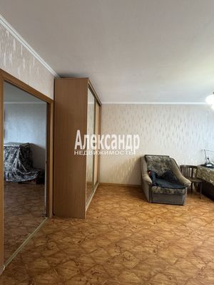 Продам многокомнатную квартиру, Товарищеский пр-кт, 8, Санкт-Петербург г