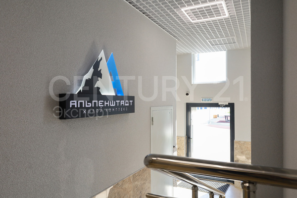 Продам двухкомнатную (2-комн.) квартиру, Миргородская ул, 2 , Калининград г