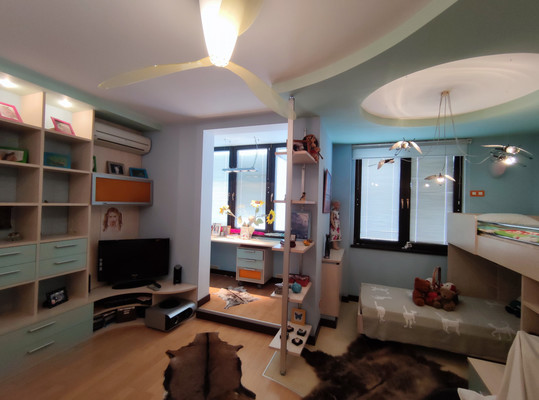Продам трехкомнатную (3-комн.) квартиру, Хворостянского ул, 15, Новороссийск г
