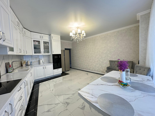 Продам трехкомнатную (3-комн.) квартиру, Тлостанова ул, 32, Нальчик г