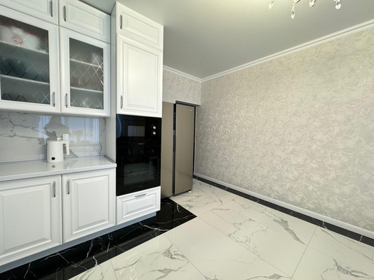 Продам трехкомнатную (3-комн.) квартиру, Тлостанова ул, 32, Нальчик г