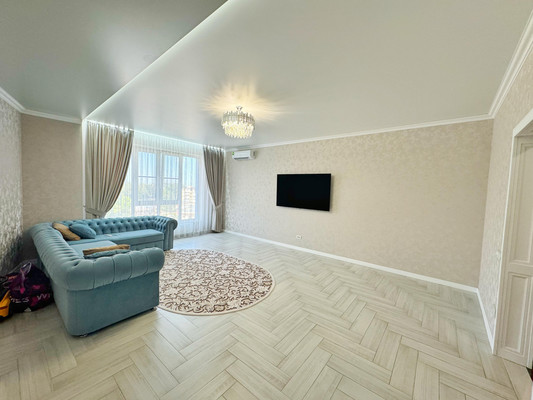 Продам трехкомнатную (3-комн.) квартиру, Тлостанова ул, 32, Нальчик г