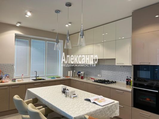 Продам дом в поселке Петровское Барокко, Бенуа ул, 29, Старая Пустошь д, 10 км от города