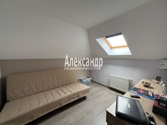 Продам дом в поселке Петровское Барокко, Бенуа ул, 29, Старая Пустошь д, 10 км от города