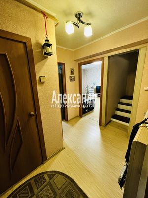 Продам трехкомнатную (3-комн.) квартиру, Портовое ш, 39, Выборг г