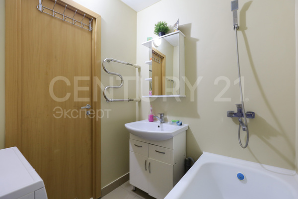 Продам двухкомнатную (2-комн.) квартиру, Левитана ул, 58 2, Калининград г