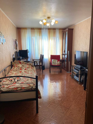 Продам трехкомнатную (3-комн.) квартиру, Карпинского ул, 33к1, Санкт-Петербург г