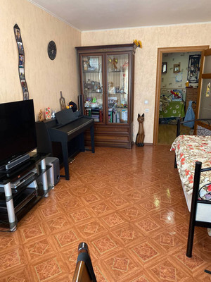 Продам трехкомнатную (3-комн.) квартиру, Карпинского ул, 33к1, Санкт-Петербург г