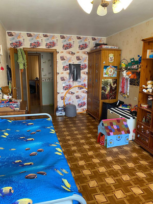 Продам трехкомнатную (3-комн.) квартиру, Карпинского ул, 33к1, Санкт-Петербург г
