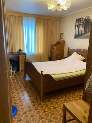 Продам трехкомнатную (3-комн.) квартиру, Карпинского ул, 33к1, Санкт-Петербург г