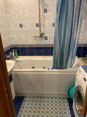 Продам трехкомнатную (3-комн.) квартиру, Карпинского ул, 33к1, Санкт-Петербург г