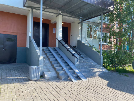Продам трехкомнатную (3-комн.) квартиру, Карпинского ул, 33к1, Санкт-Петербург г