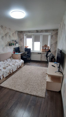 Продам трехкомнатную (3-комн.) квартиру, Чугунова ул, 28, Раменское г