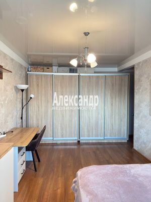 Продам трехкомнатную (3-комн.) квартиру, Просвещения пр-кт, 104, Санкт-Петербург г