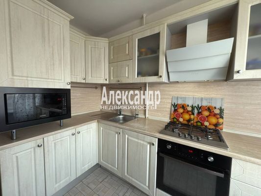 Продам трехкомнатную (3-комн.) квартиру, Просвещения пр-кт, 104, Санкт-Петербург г