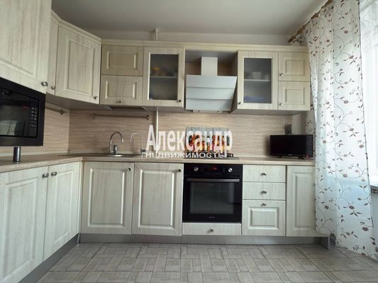 Продам трехкомнатную (3-комн.) квартиру, Просвещения пр-кт, 104, Санкт-Петербург г