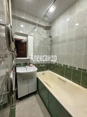 Продам трехкомнатную (3-комн.) квартиру, Просвещения пр-кт, 104, Санкт-Петербург г