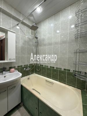 Продам трехкомнатную (3-комн.) квартиру, Просвещения пр-кт, 104, Санкт-Петербург г