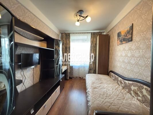 Продам трехкомнатную (3-комн.) квартиру, Просвещения пр-кт, 104, Санкт-Петербург г