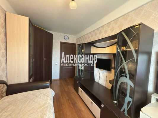 Продам трехкомнатную (3-комн.) квартиру, Просвещения пр-кт, 104, Санкт-Петербург г