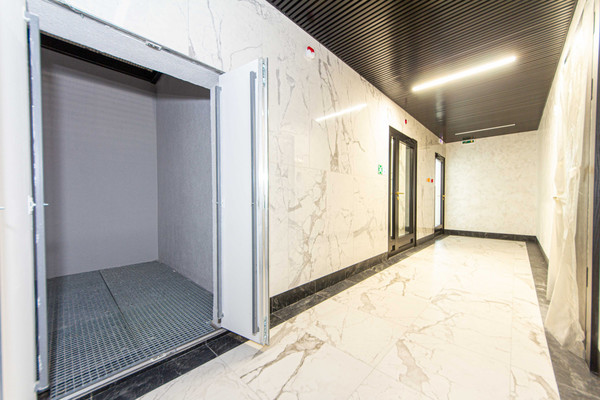 Продам трехкомнатную (3-комн.) квартиру, Петровский пр-кт, 28к2, Санкт-Петербург г
