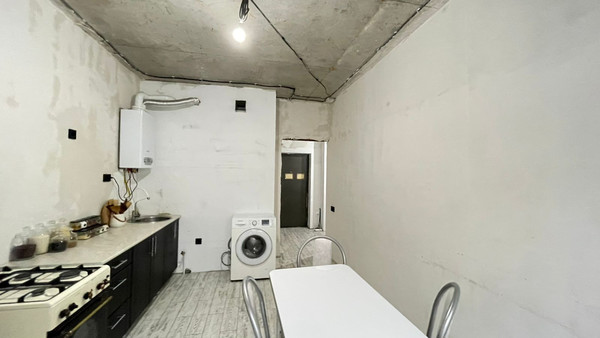 Продам трехкомнатную (3-комн.) квартиру, Тлостанова ул, 32кГ4, Нальчик г