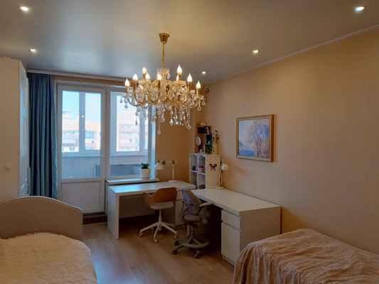 Продам трехкомнатную (3-комн.) квартиру, Шуваловский пр-кт, 41к1, Санкт-Петербург г
