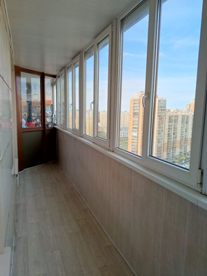 Продам трехкомнатную (3-комн.) квартиру, Шуваловский пр-кт, 41к1, Санкт-Петербург г