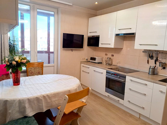 Продам трехкомнатную (3-комн.) квартиру, Шуваловский пр-кт, 41к1, Санкт-Петербург г