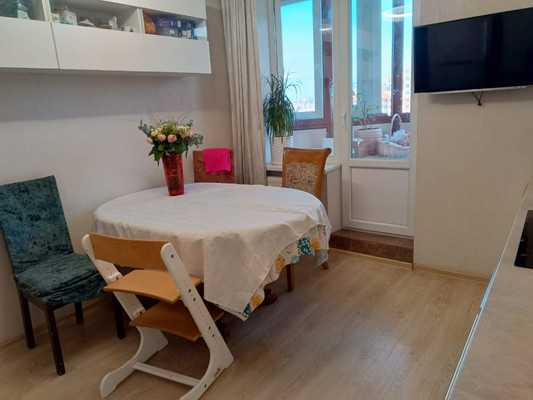 Продам трехкомнатную (3-комн.) квартиру, Шуваловский пр-кт, 41к1, Санкт-Петербург г