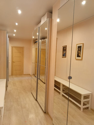 Продам трехкомнатную (3-комн.) квартиру, Шуваловский пр-кт, 41к1, Санкт-Петербург г