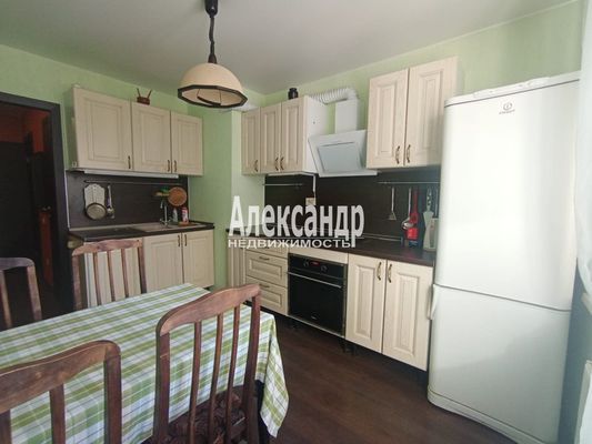 Продам однокомнатную (1-комн.) квартиру, Школьная ул, 11к1, Бугры п