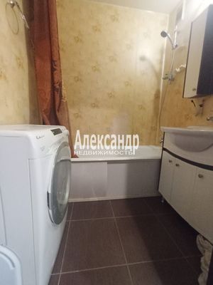 Продам однокомнатную (1-комн.) квартиру, Школьная ул, 11к1, Бугры п