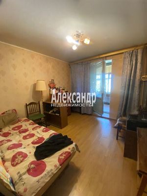 Продам трехкомнатную (3-комн.) квартиру, Народная ул, 65, Санкт-Петербург г