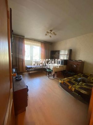 Продам трехкомнатную (3-комн.) квартиру, Народная ул, 65, Санкт-Петербург г