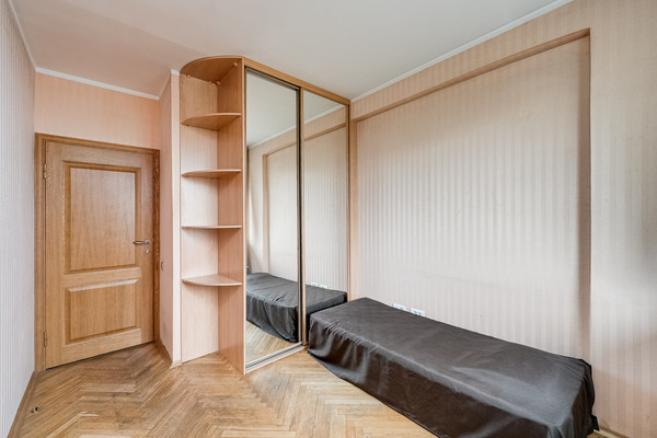 Продам двухкомнатную (2-комн.) квартиру, Флотская ул, 13к3, Москва г