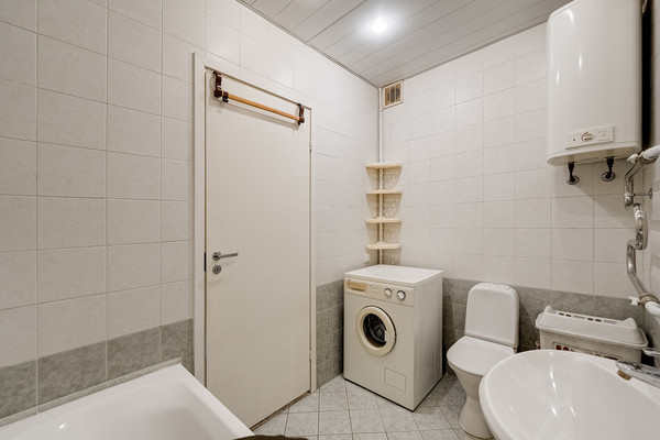 Продам двухкомнатную (2-комн.) квартиру, Флотская ул, 13к3, Москва г