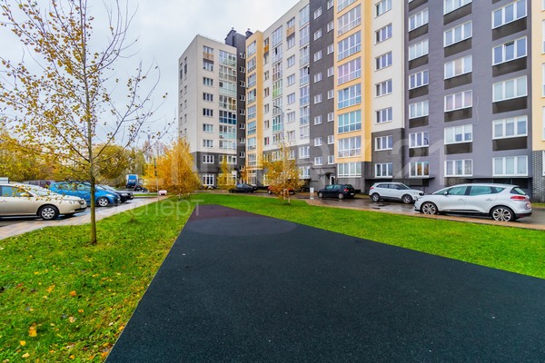 Продам двухкомнатную (2-комн.) квартиру, У.Громовой ул, 131 , Калининград г